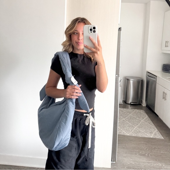 FREE PEOPLE NWT Plush Power Caryall Bag in Blue - Picture 3 of 11